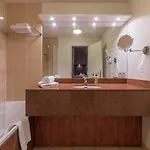 Cerise Bordeaux Aeroport Мериньяк