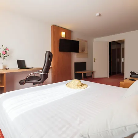Hotel Cerise Bordeaux Aeroport 3*