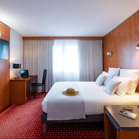 ホテル Cerise Bordeaux Aeroport 3*