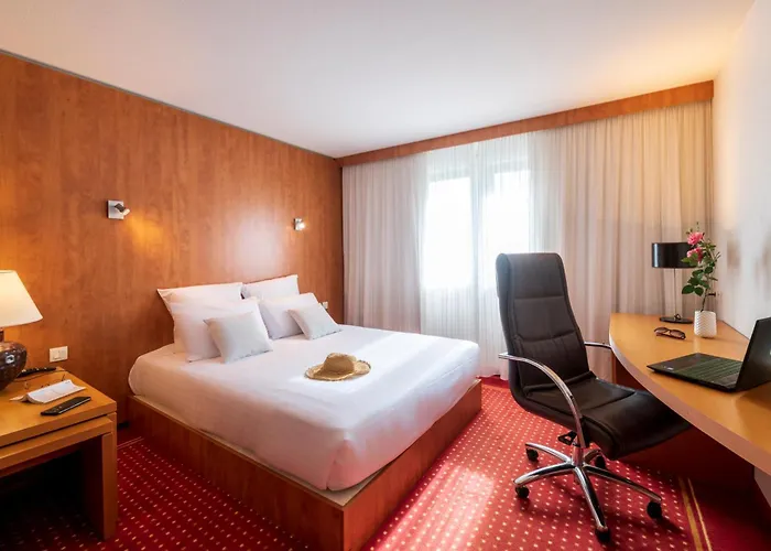 Cerise Bordeaux Aéroport Mérignac