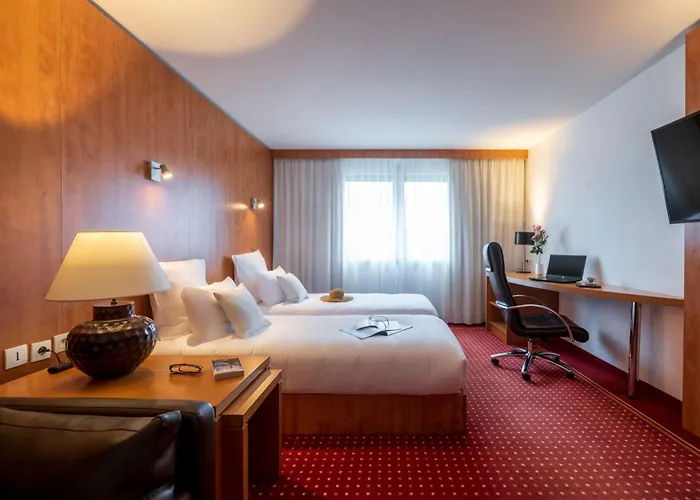 Cerise Bordeaux Aéroport Mérignac